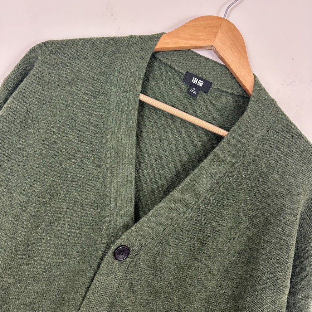 Uniqlo Cardigan Sweater Moss Green Soft Cozy Wool V-Neck Button Front Mens XL